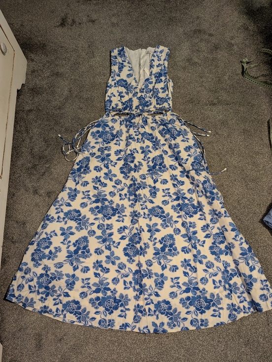Mon Renn Dresses & Skirts - NWT Mon Renn Blue And White Floral Midi Dress Size Small